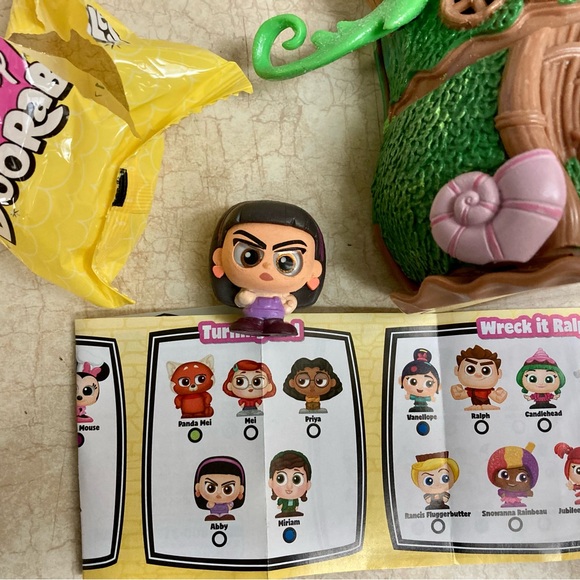 Disney doorables series 8 - Picture 3 of 4